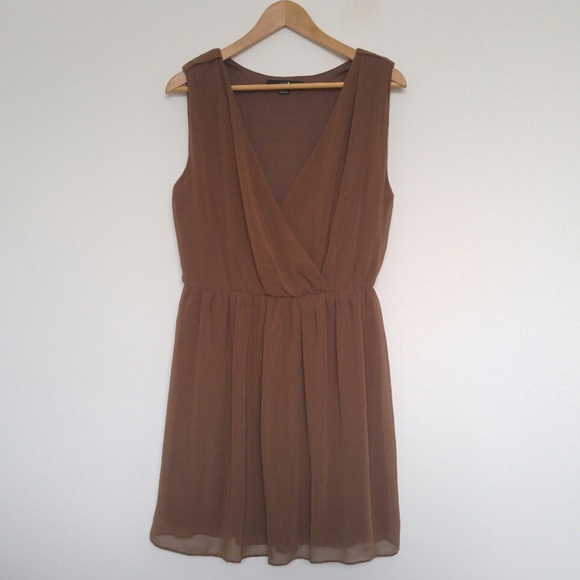 🌾 Light & airy sleeveless dress - Picture 4 of 9